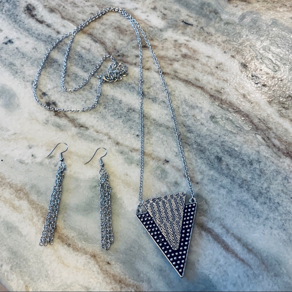 NWT Paparazzi long arrow necklace